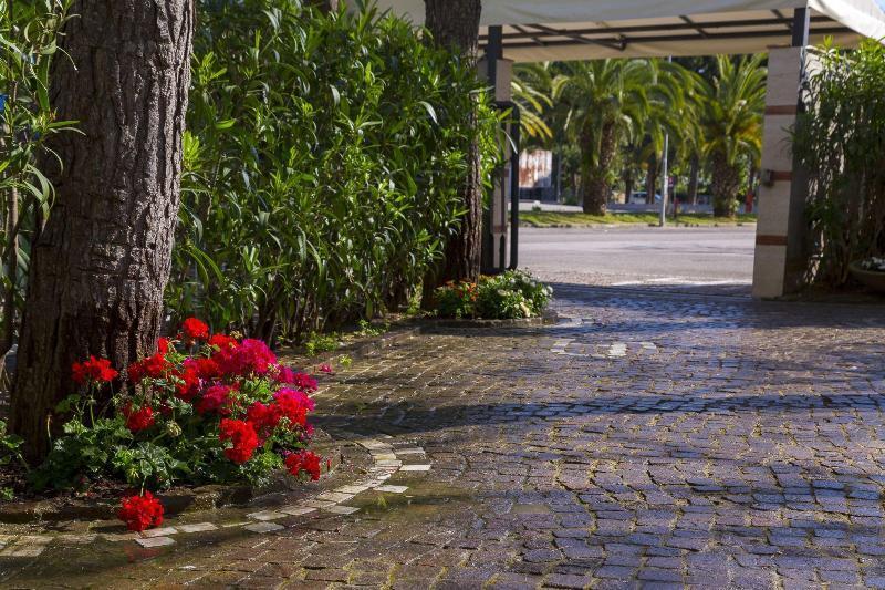 Hotel Sporting San Benedetto del Tronto Exterior photo